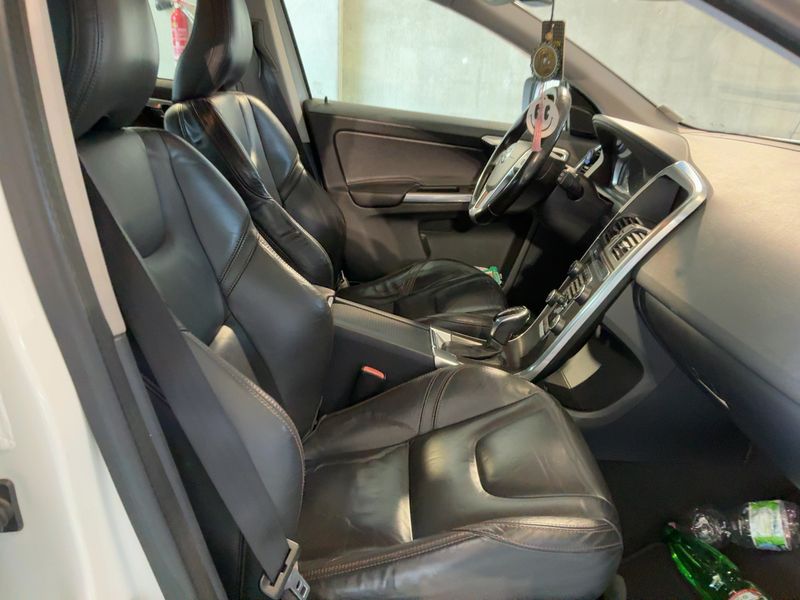Volvo XC60 2.0 D4 Momentum 2WD 2014 – снимка 16