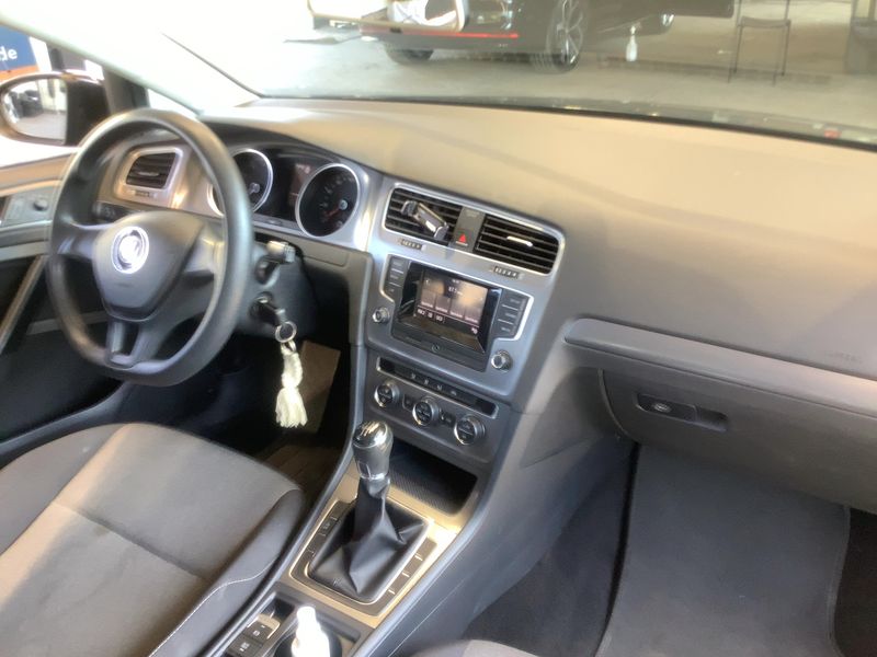 Volkswagen Golf VII 1.2 TSI Trendline BlueMotion Tech 2015 – снимка 17