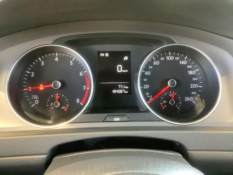 Volkswagen Golf VII 1.2 TSI Trendline BlueMotion Tech 2015 – снимка 18