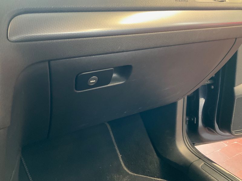 Volkswagen Golf VII 1.2 TSI Lounge BlueMotion Tech 2015 – снимка 31