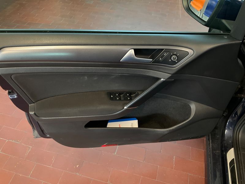Volkswagen Golf VII 1.2 TSI Lounge BlueMotion Tech 2015 – снимка 32