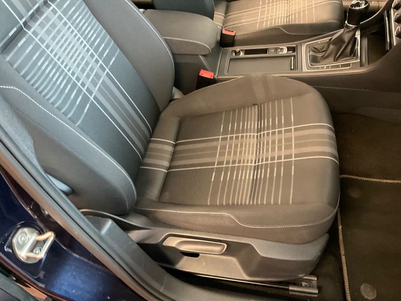 Volkswagen Golf VII 1.2 TSI Lounge BlueMotion Tech 2015 – снимка 41