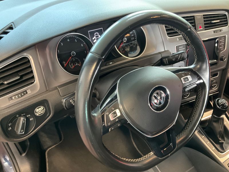 Volkswagen Golf VII 1.2 TSI Lounge BlueMotion Tech 2015 – снимка 35