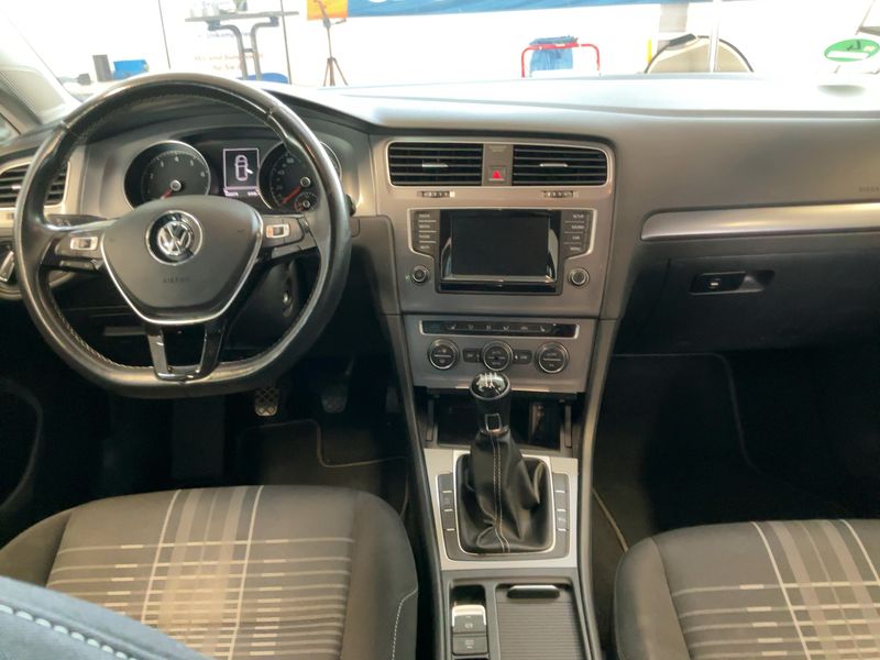 Volkswagen Golf VII 1.2 TSI Lounge BlueMotion Tech 2015 – снимка 18