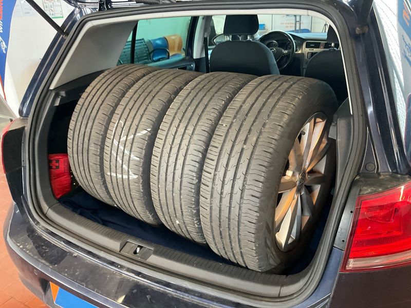 Volkswagen Golf VII 1.2 TSI Lounge BlueMotion Tech 2015 – снимка 15
