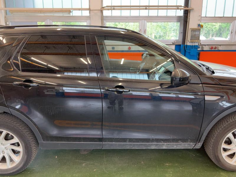 Land Rover Discovery Sport 2.0 Td4 SE AWD 2017 – снимка 10