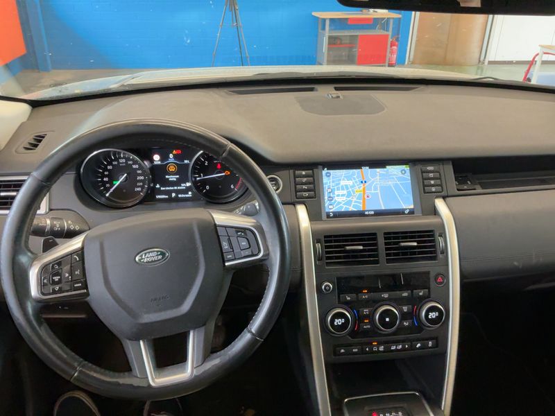Land Rover Discovery Sport 2.0 Td4 SE AWD 2017 – снимка 17