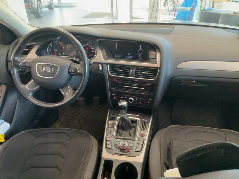 Audi A4 2.0 TDI Ambiente 2012 – снимка 12
