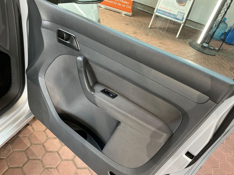 Volkswagen Caddy 1.2 TSI Roncalli Trendline 2011 – снимка 28