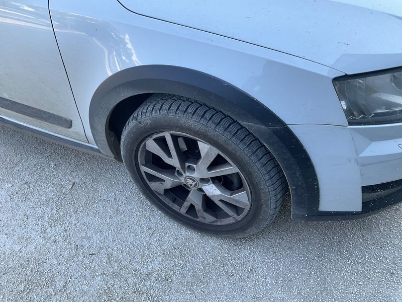 Skoda Octavia 2.0 TDI Scout 4x4 2016 – снимка 21