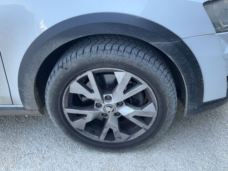 Skoda Octavia 2.0 TDI Scout 4x4 2016 – снимка 11