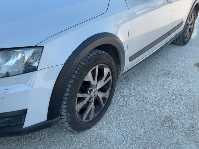 Skoda Octavia 2.0 TDI Scout 4x4 2016 – снимка 2