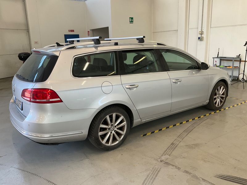 Volkswagen Passat 2.0 TDI Highline BlueMotion Tech 2012 – снимка 2