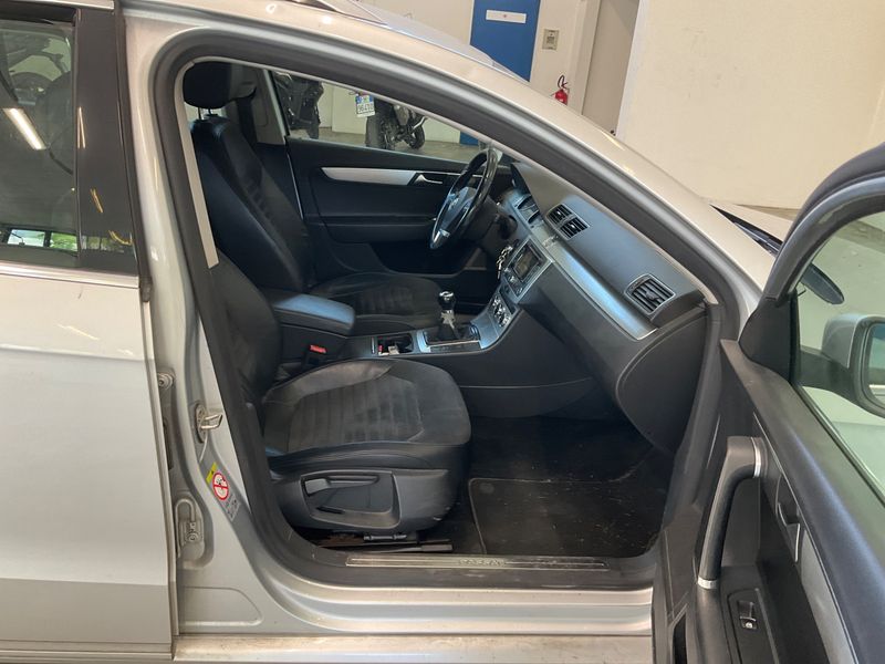 Volkswagen Passat 2.0 TDI Highline BlueMotion Tech 2012 – снимка 3