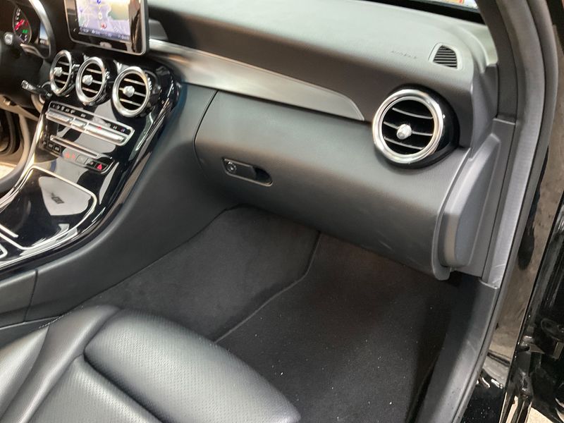 Mercedes-Benz C-Klasse C 250 AMG Line 2017 – снимка 24