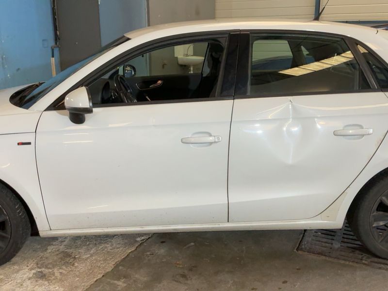 Audi A1 Sportback 1.6 TDI Ambition 2013 – снимка 4