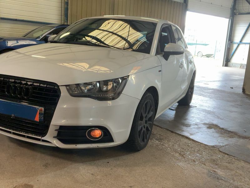 Audi A1 Sportback 1.6 TDI Ambition 2013 – снимка 2