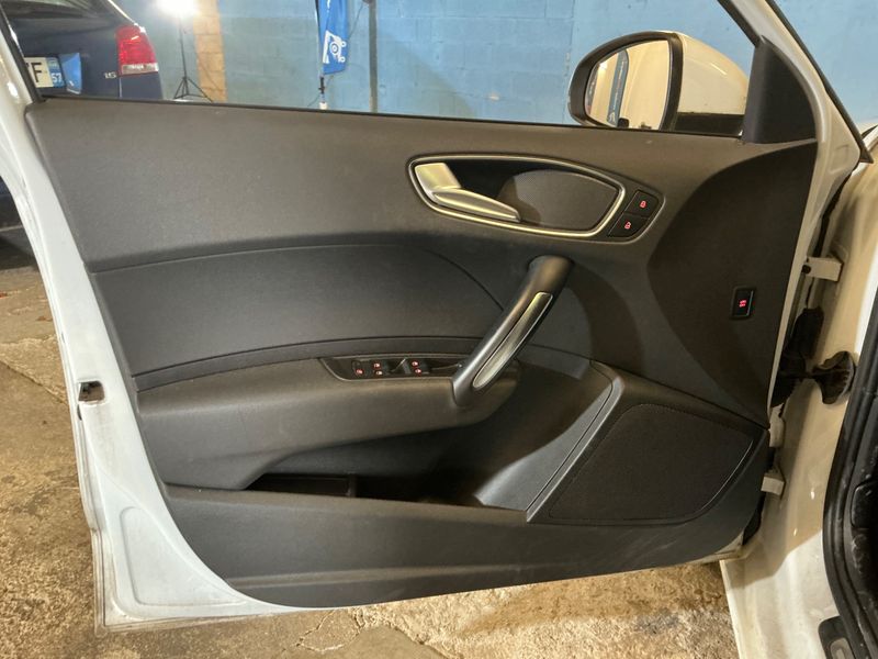 Audi A1 Sportback 1.6 TDI Ambition 2013 – снимка 38