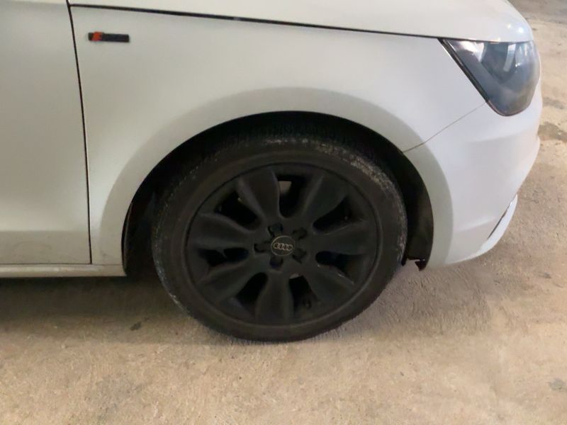 Audi A1 Sportback 1.6 TDI Ambition 2013 – снимка 11