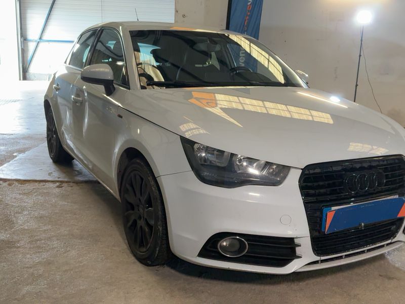 Audi A1 Sportback 1.6 TDI Ambition 2013 – снимка 12