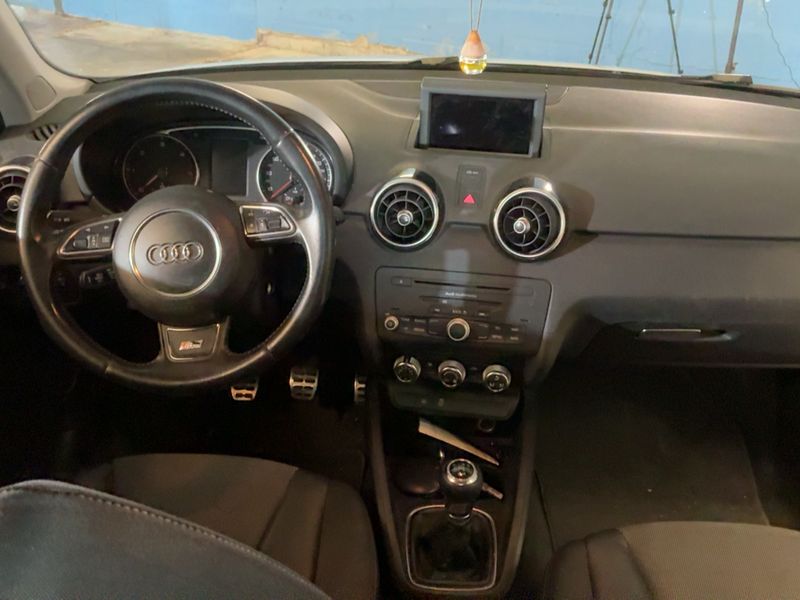 Audi A1 Sportback 1.6 TDI Ambition 2013 – снимка 17
