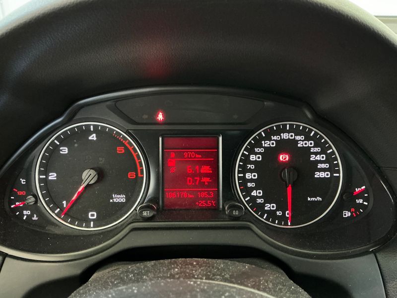 Audi Q5 2.0 TDI quattro 2012 – снимка 18