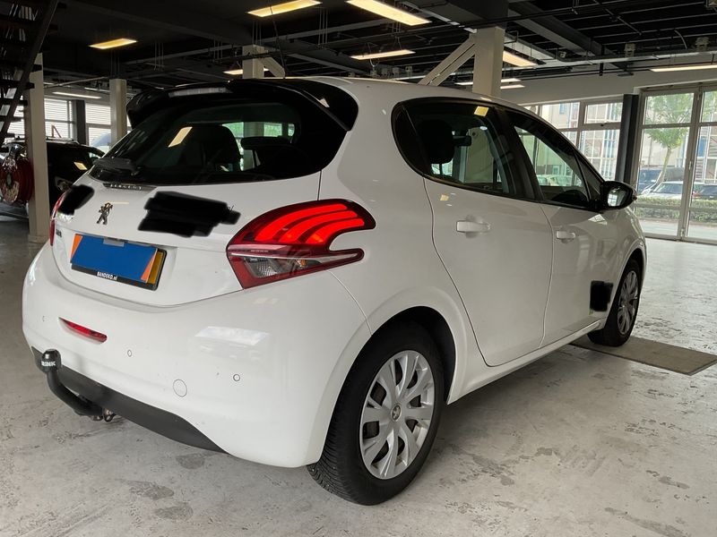 Peugeot 208 1.2 PureTech Blue Lease Active 2018 – снимка 2