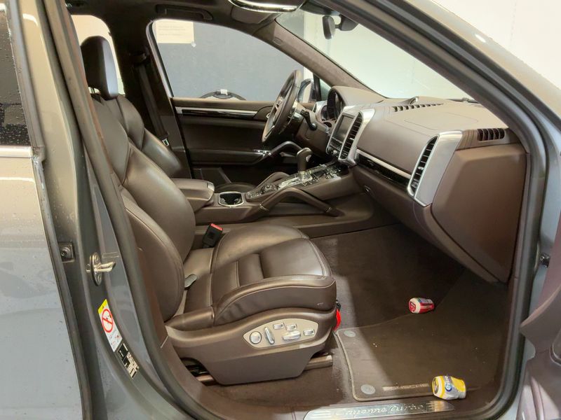 Porsche Cayenne Turbo 2015 – снимка 16