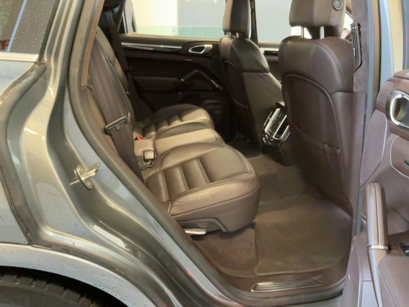 Porsche Cayenne Turbo 2015 – снимка 19