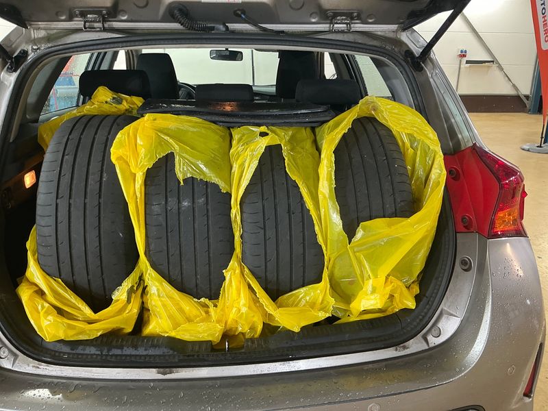 Toyota Auris 1.4 Turbodiesel 2014 – снимка 22