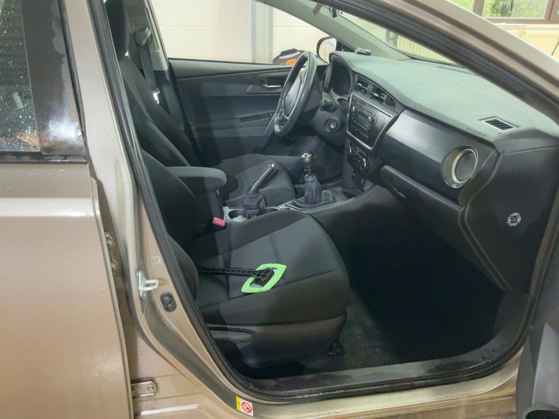 Toyota Auris 1.4 Turbodiesel 2014 – снимка 11
