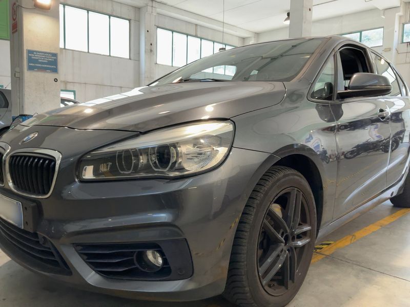 BMW 2er 220d Active Tourer xDrive Sport Line 2015 – снимка 2