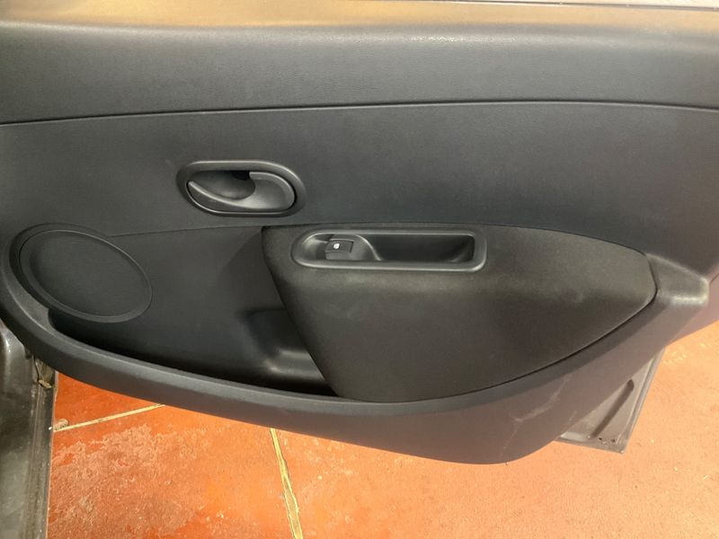Renault Clio 1.2 Collection Zen 2014 – снимка 29