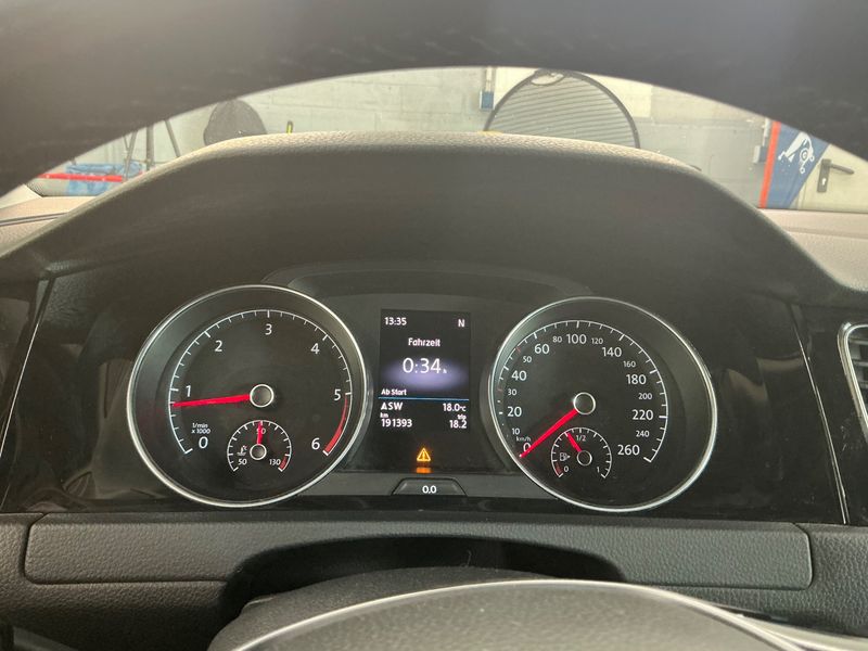 Volkswagen Golf VII 2.0 TDI Highline BlueMotion Tech 2017 – снимка 18