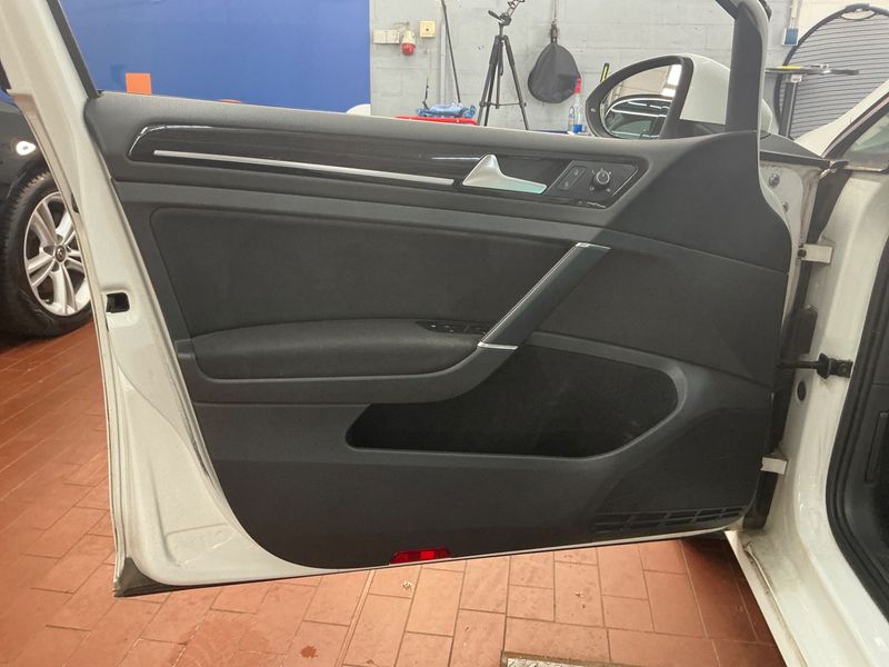 Volkswagen Golf VII 2.0 TDI Highline BlueMotion Tech 2017 – снимка 23