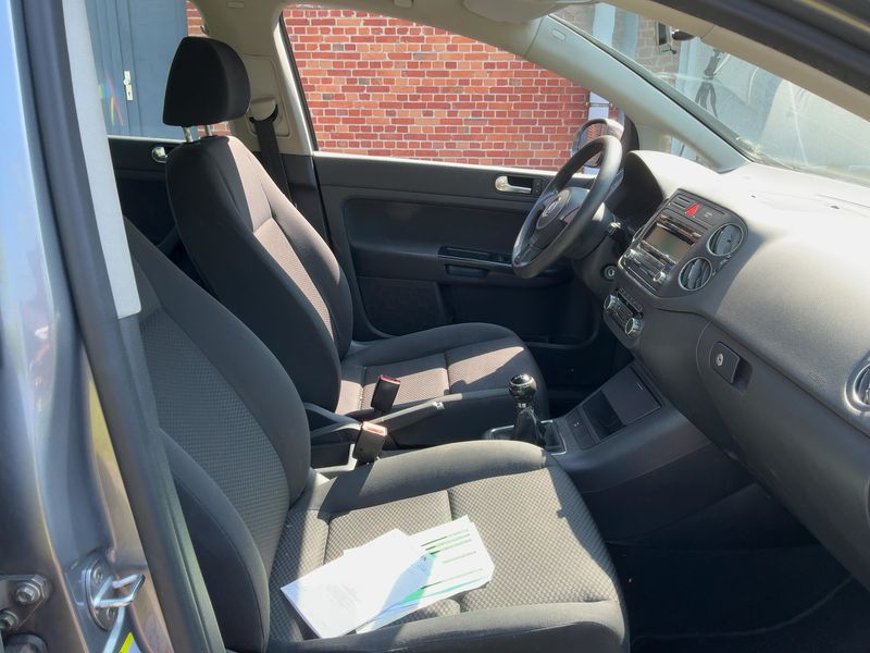 Volkswagen Golf VI Plus 1.6 TDI Trendline 2009 – снимка 11