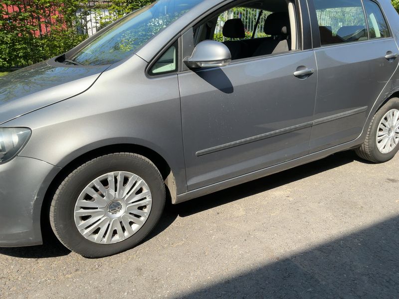 Volkswagen Golf VI Plus 1.6 TDI Trendline 2009 – снимка 2
