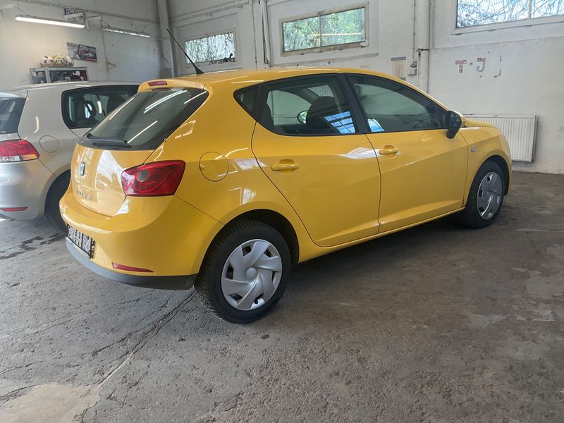 Seat Ibiza 1.6 TDI Stylance / Style 2010 – снимка 2
