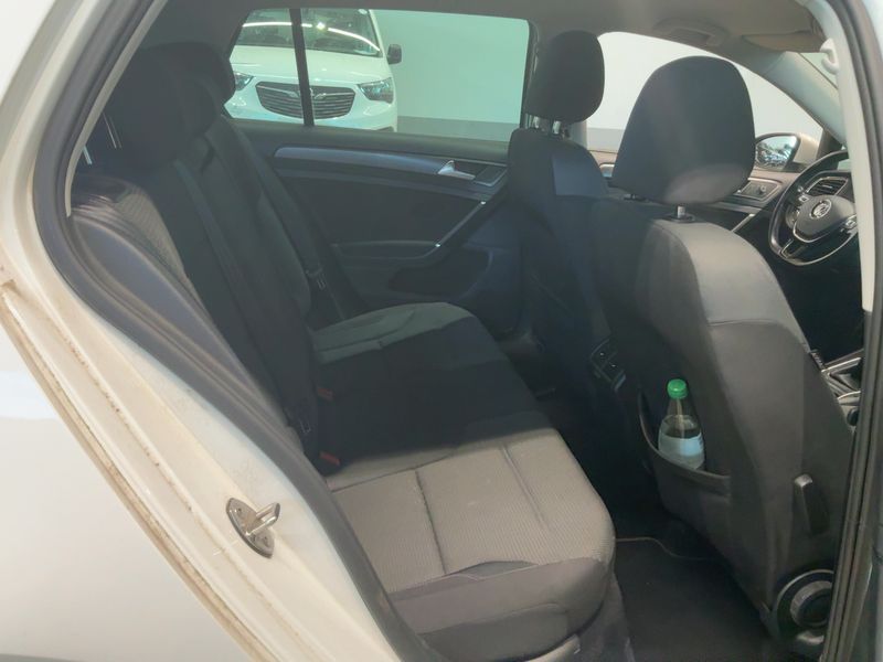 Volkswagen Golf VII 2.0 TDI Comfortline BlueMotion Tech 2018 – снимка 19