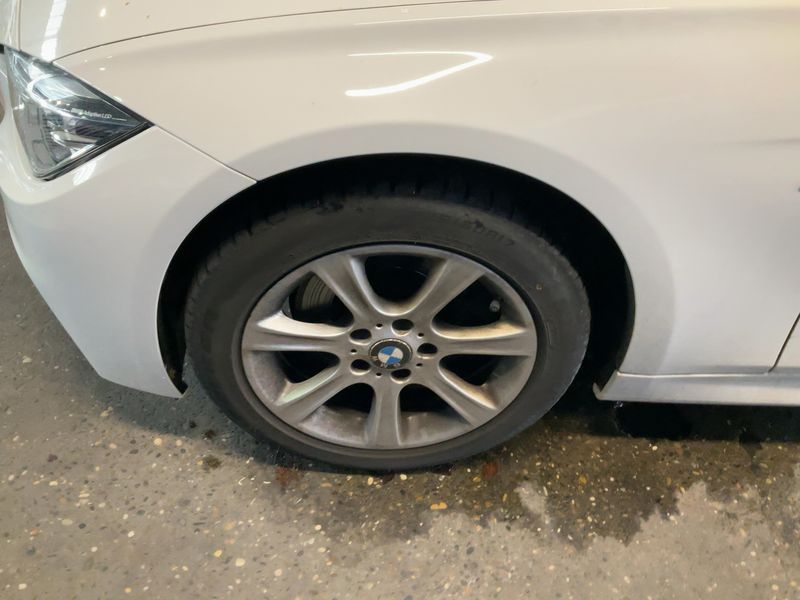 BMW 3er 330d xDrive M Sport 2017 – снимка 16