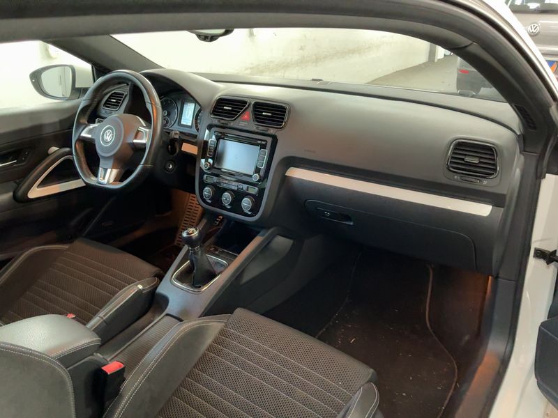 Volkswagen Scirocco 2.0 TSI 2009 – снимка 18