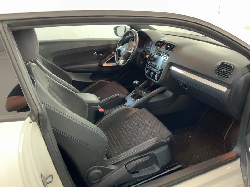 Volkswagen Scirocco 2.0 TSI 2009 – снимка 17