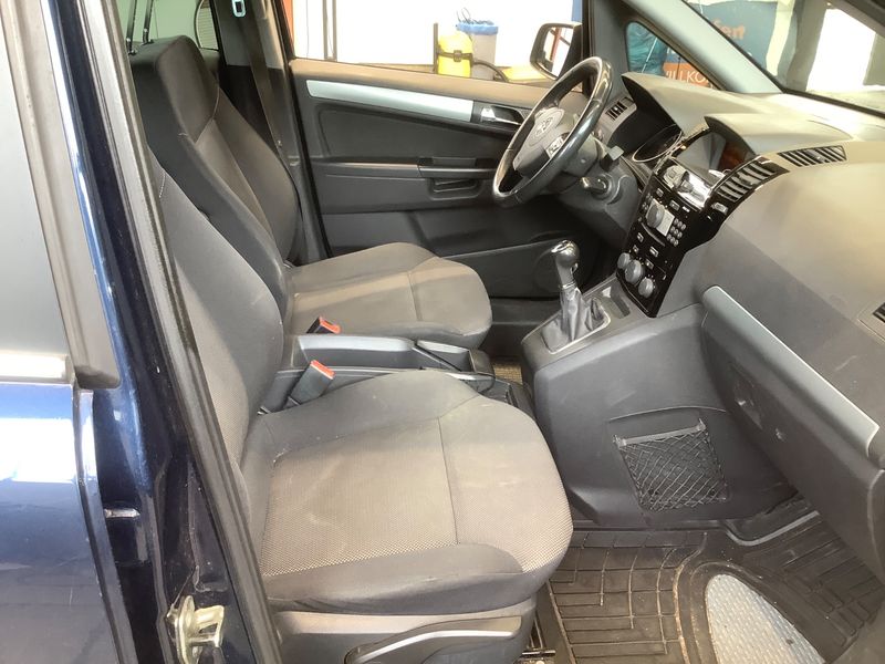 Opel Zafira 1.7 CDTI Design Edition 2011 – снимка 3