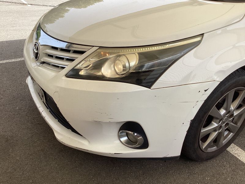 Toyota Avensis 2.0 D-4D Comfort 2012 – снимка на щета