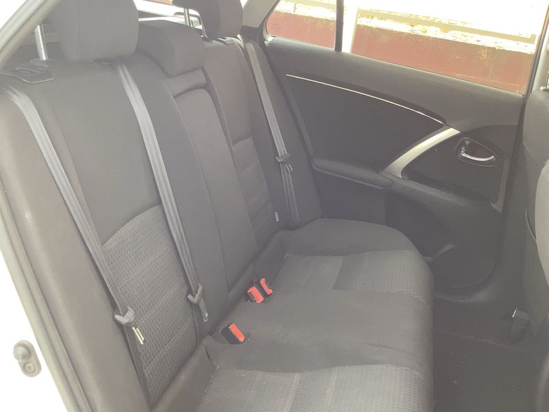 Toyota Avensis 2.0 D-4D Comfort 2012 – снимка 14