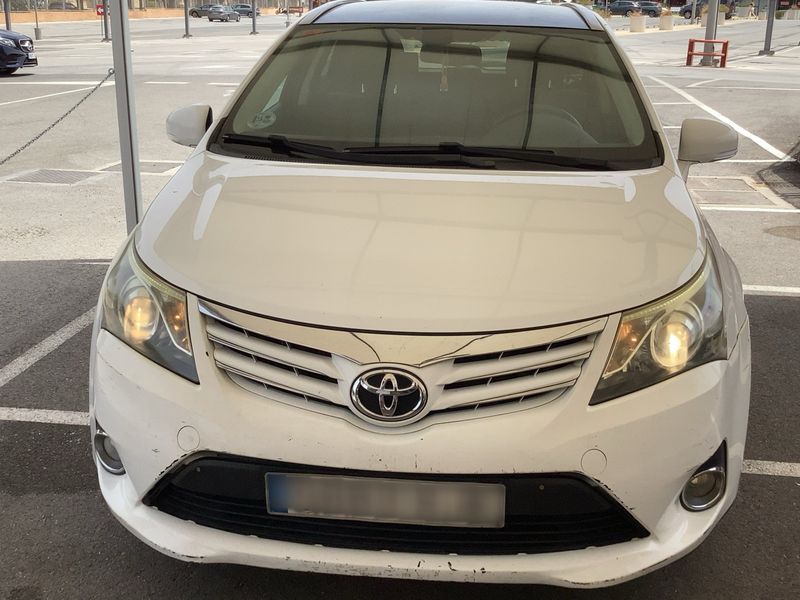 Toyota Avensis 2.0 D-4D Comfort 2012 – снимка на щета