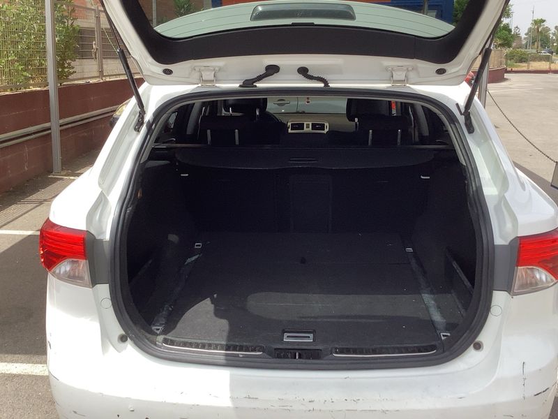 Toyota Avensis 2.0 D-4D Comfort 2012 – снимка 10