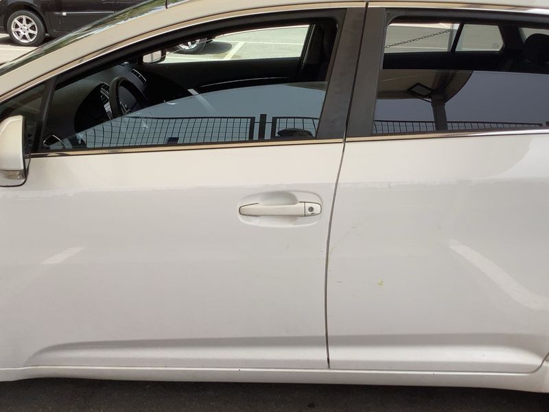 Toyota Avensis 2.0 D-4D Comfort 2012 – снимка на щета