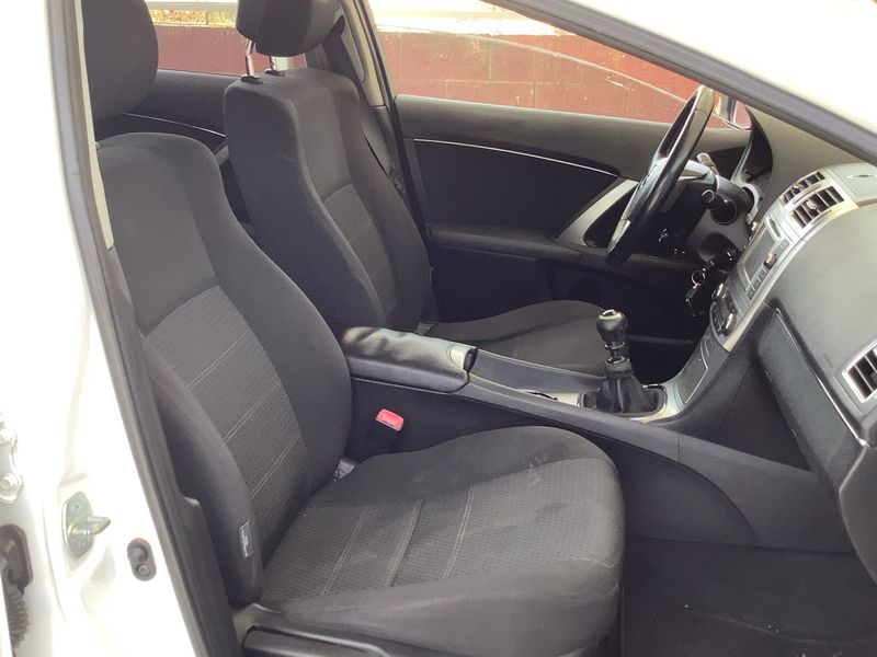 Toyota Avensis 2.0 D-4D Comfort 2012 – снимка 11
