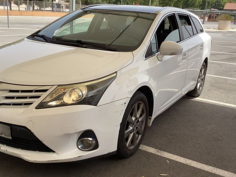 Toyota Avensis 2.0 D-4D Comfort 2012 – снимка 2